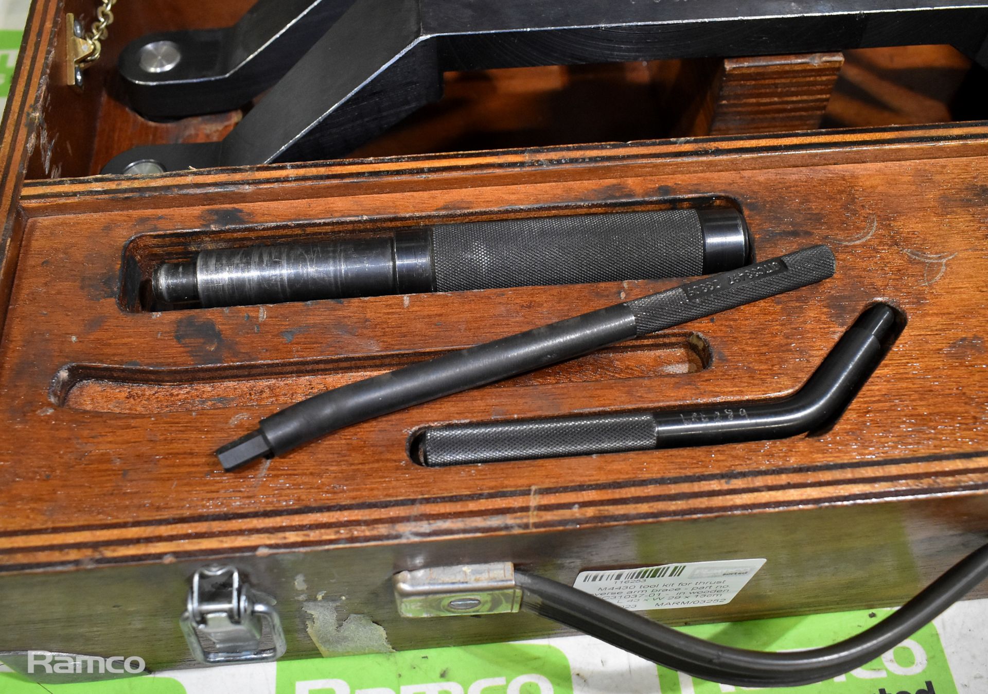 M4430 tool kit for reverse thrust arm brace - part no. 01TC31037-01 - in wooden case - Image 3 of 5