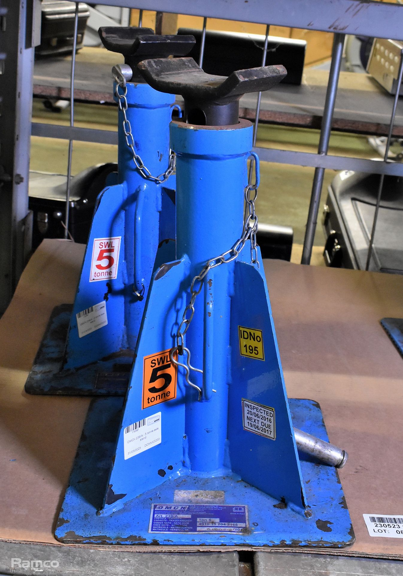 2x OMCN 239/A - 5 tonne axle stands