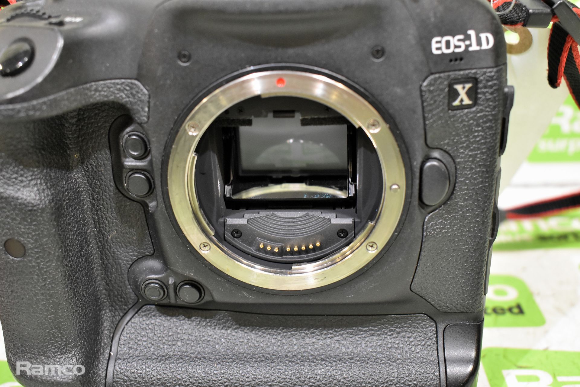 Canon EOS-1DX DSLR camera with battery and strap - Image 2 of 8