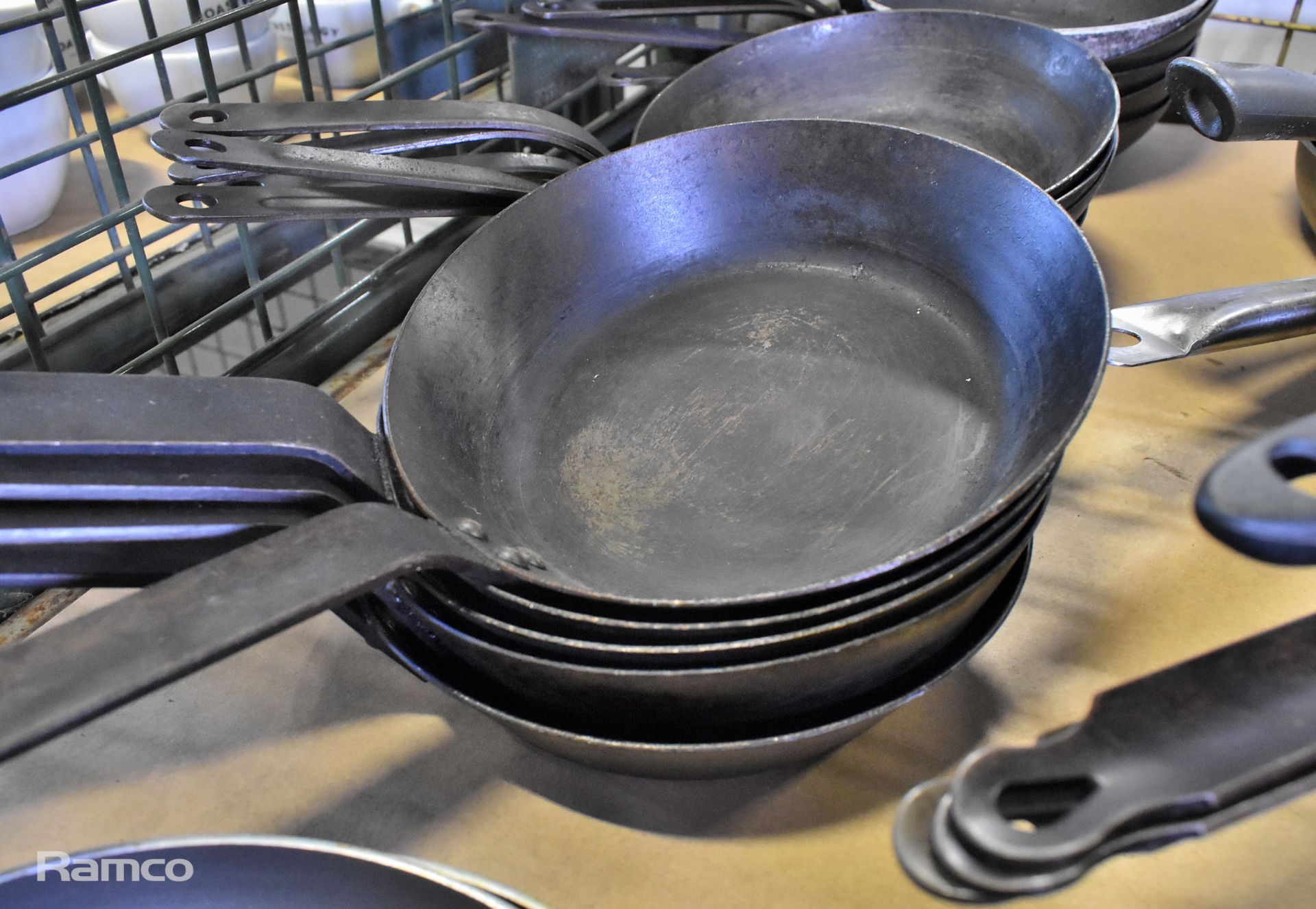Catering equipment small and large frying pan, sauce pans, pan with lids - Image 2 of 5