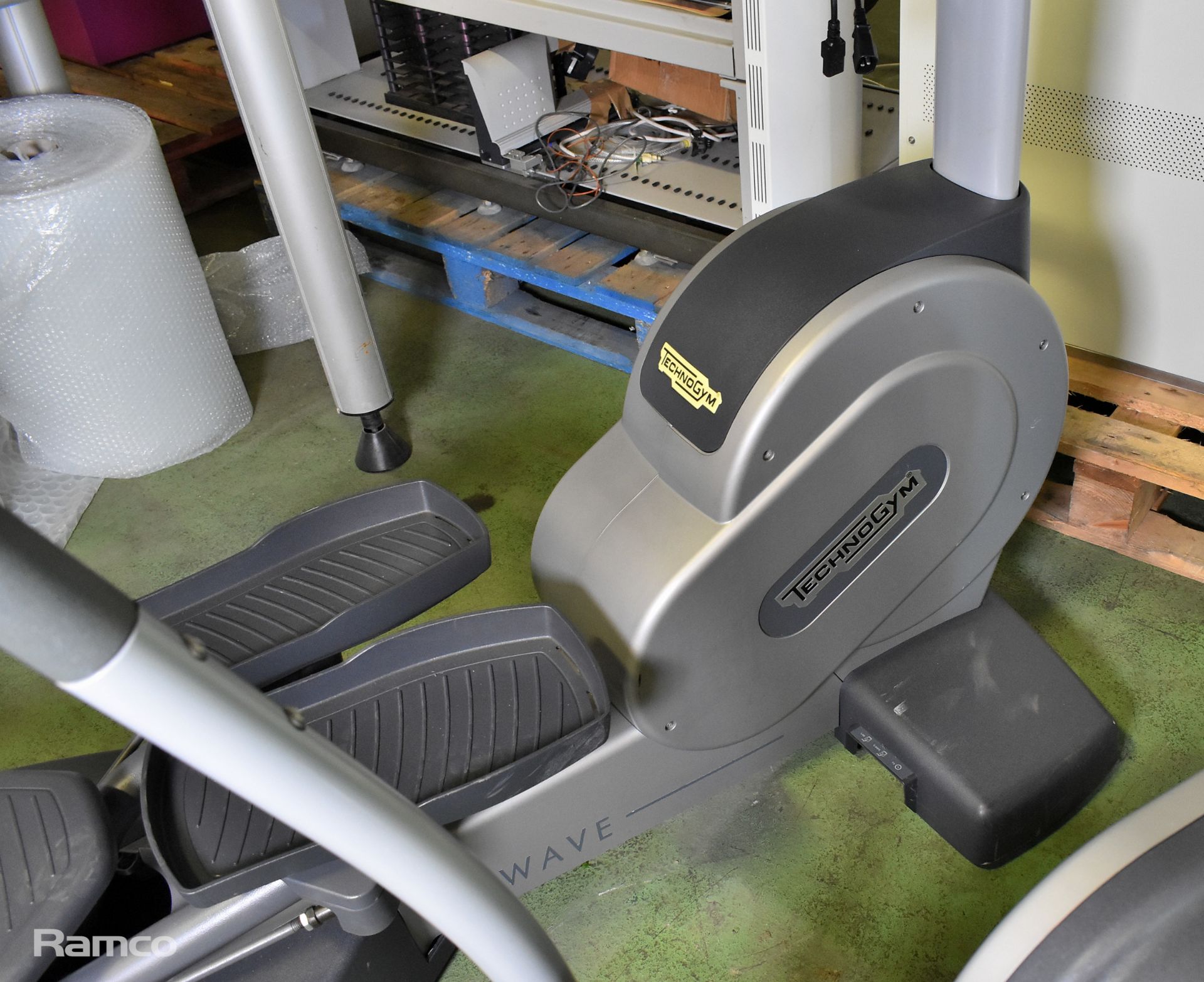 Technogym Excite 700i cardio wave L 1630 x W 652 x H 1690mm - Image 4 of 8