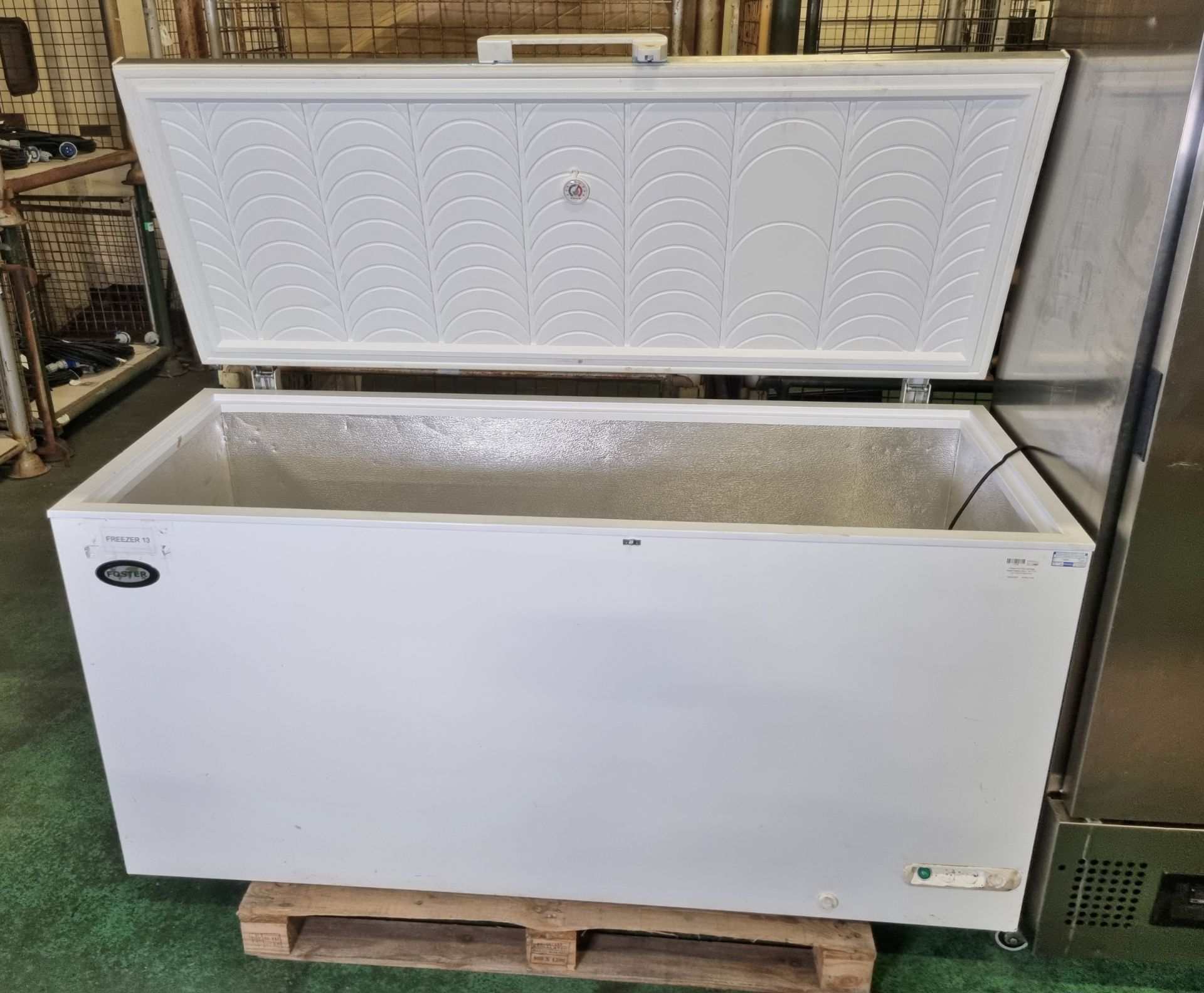 Foster FCF 600 LB large chest freezer 240V - W 1770 x D 730 x H 850 mm - Image 3 of 5