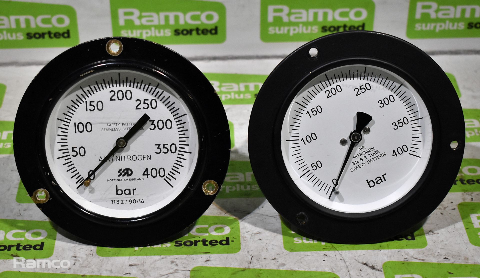 2x 400 bar pressure gauges