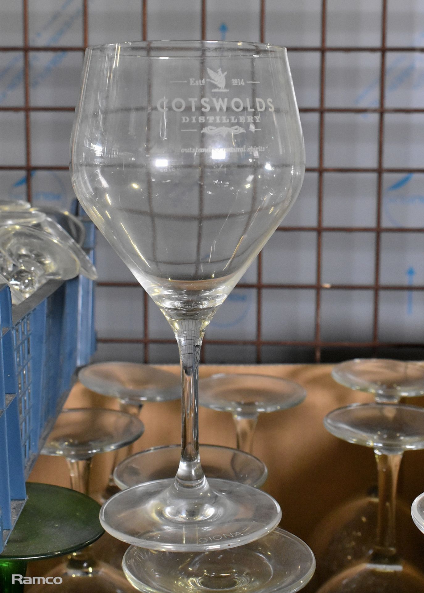 Drinking glasses of various size and make - Bild 4 aus 8