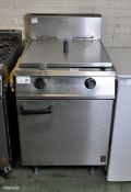 Falcon Dominator Plus G3865 twin pan natural gas fryer with baskets and lid - W 650 x D 1000