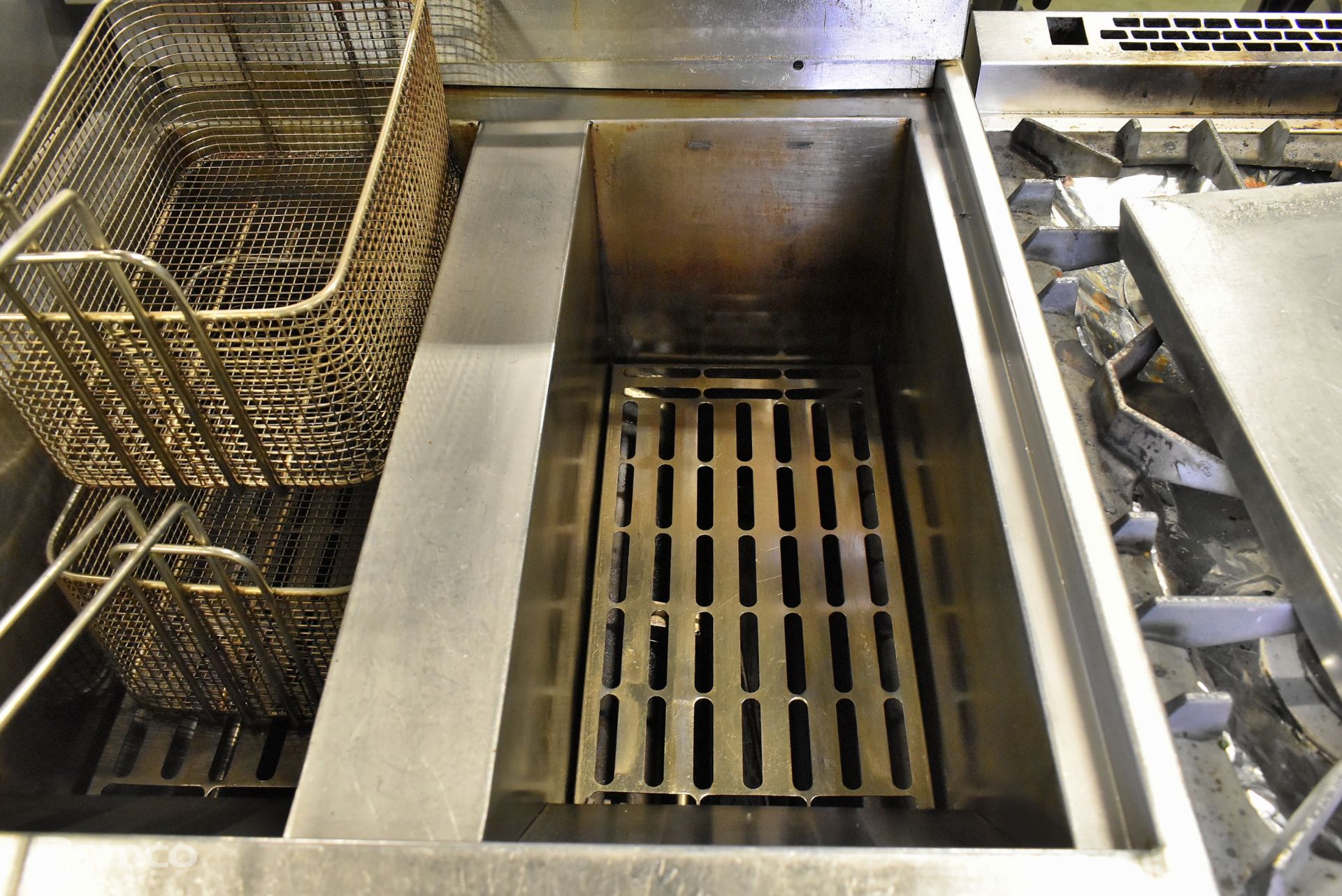 Falcon G3865 stainless steel twin pan twin basket gas fryer - W 600 x D 890 x H 1080 mm - Image 5 of 6