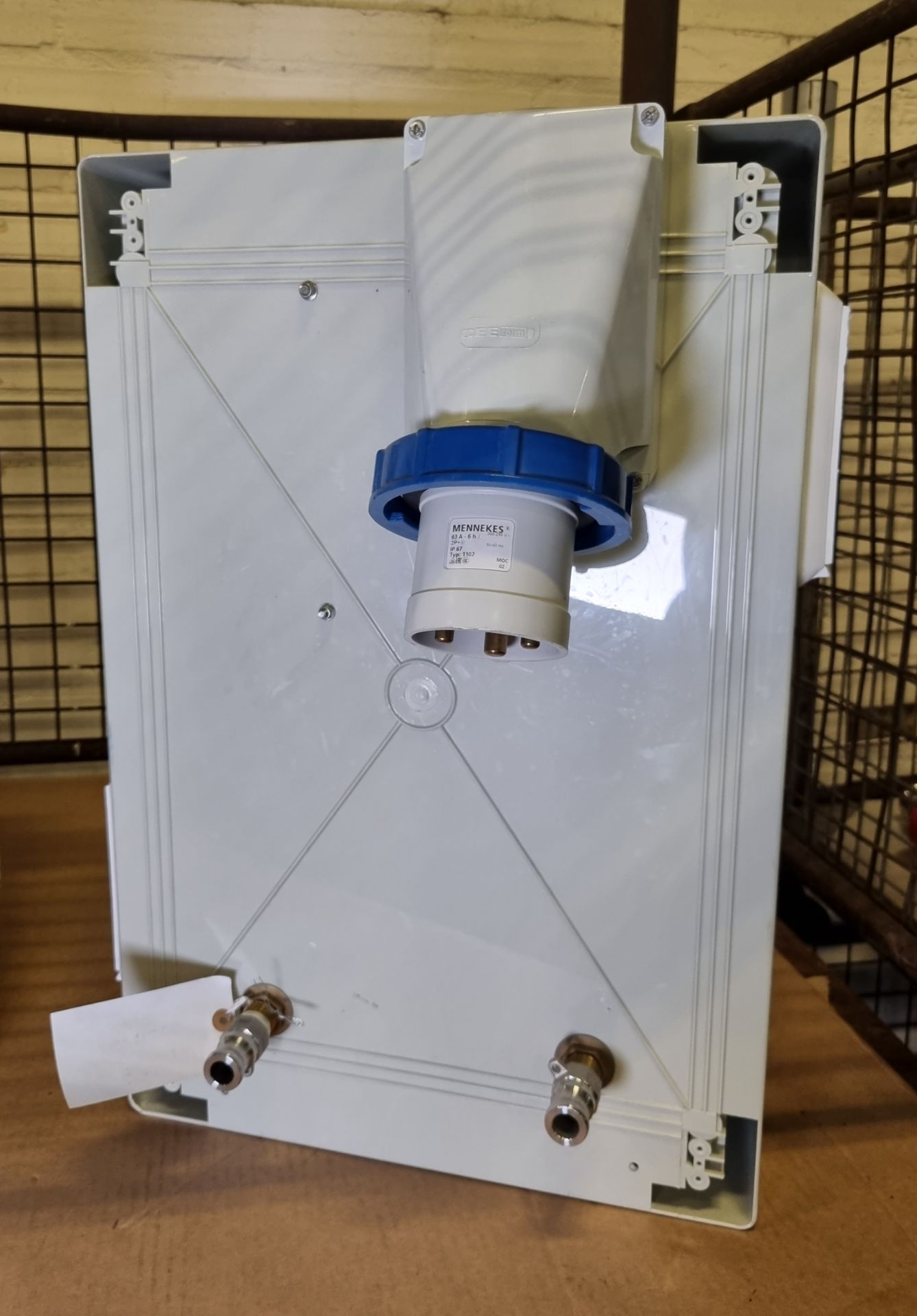 Triton T70 gsi shower unit in protective casing - 230V - 8.5Kw - L 43 x W 35 x H 60cm - Image 3 of 5
