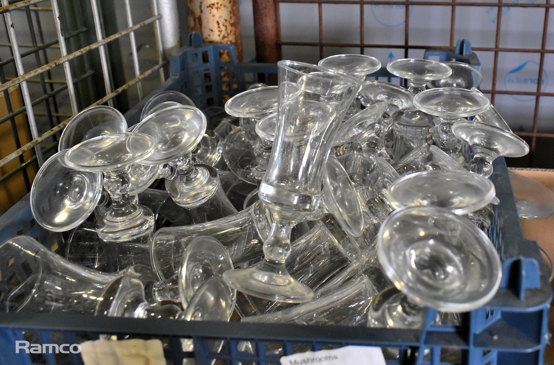 Drinking glasses of various size and make - Bild 2 aus 8