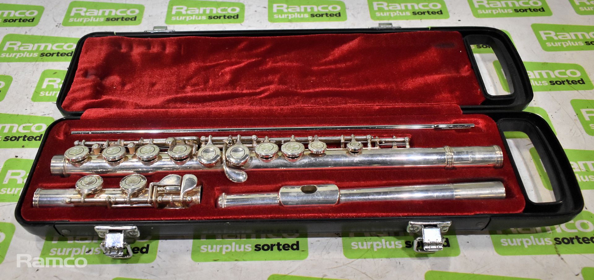 Yamaha YFL-211S flute with case