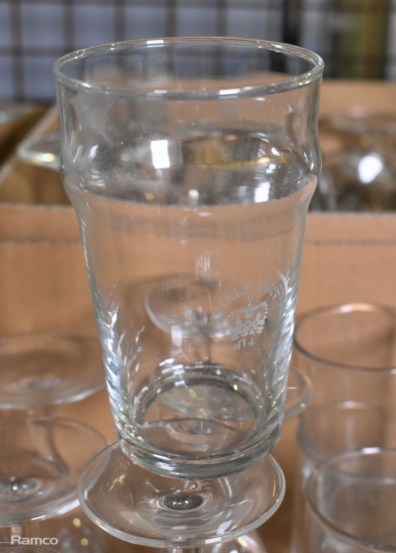 Drinking glasses of various size and make - Bild 7 aus 8