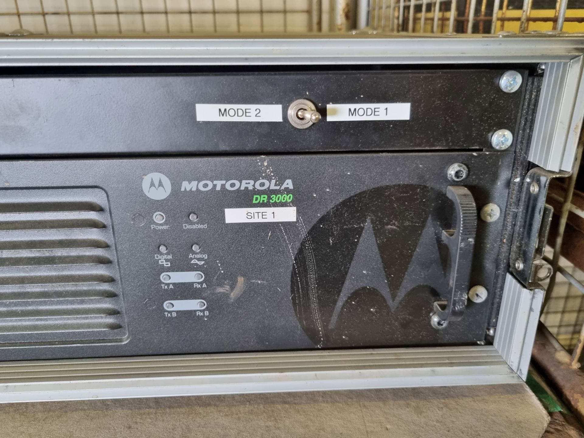 Motorola radio system - 24 x handheld radios (CP040), DR3000 repeater (in flight case) - Image 3 of 8