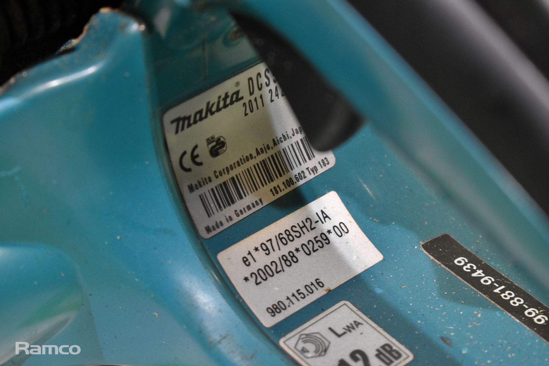 Makita DCS5030 50cc petrol chainsaw - BODY ONLY - Image 3 of 6