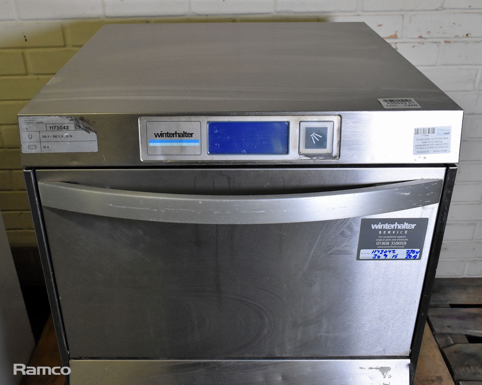 Winterhalter UC-M stainless steel front loading glasswasher with stand 240V - W 600 x D 640 x H 940 - Bild 2 aus 5