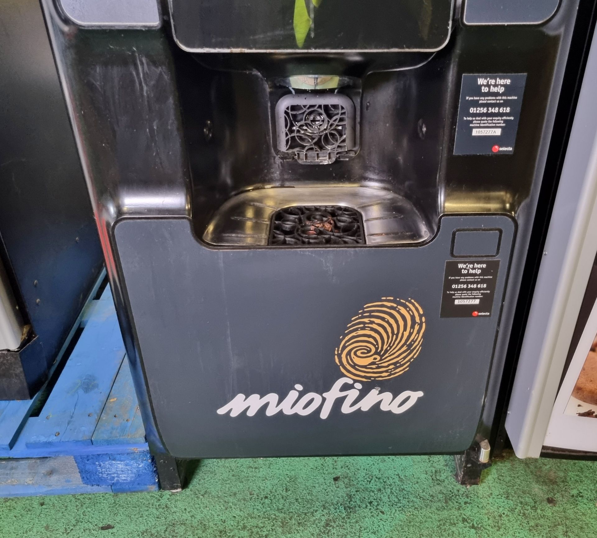 Selecta Infinity hot drinks vending machine - W 700 x D 770 x H 1830mm - NO KEYS - Bild 4 aus 4