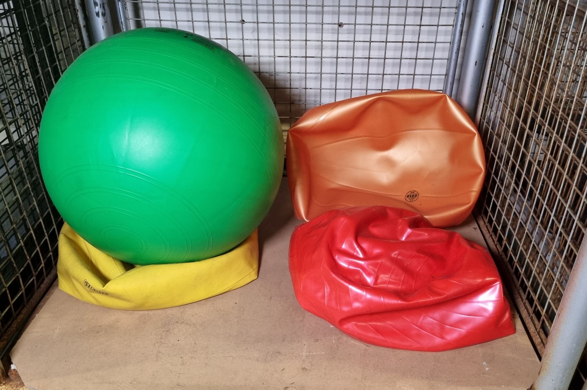 5x Swiss rubber exercise balls - 3x 55 cm, 1x 65 cm, 1x 75 cm - Image 2 of 4