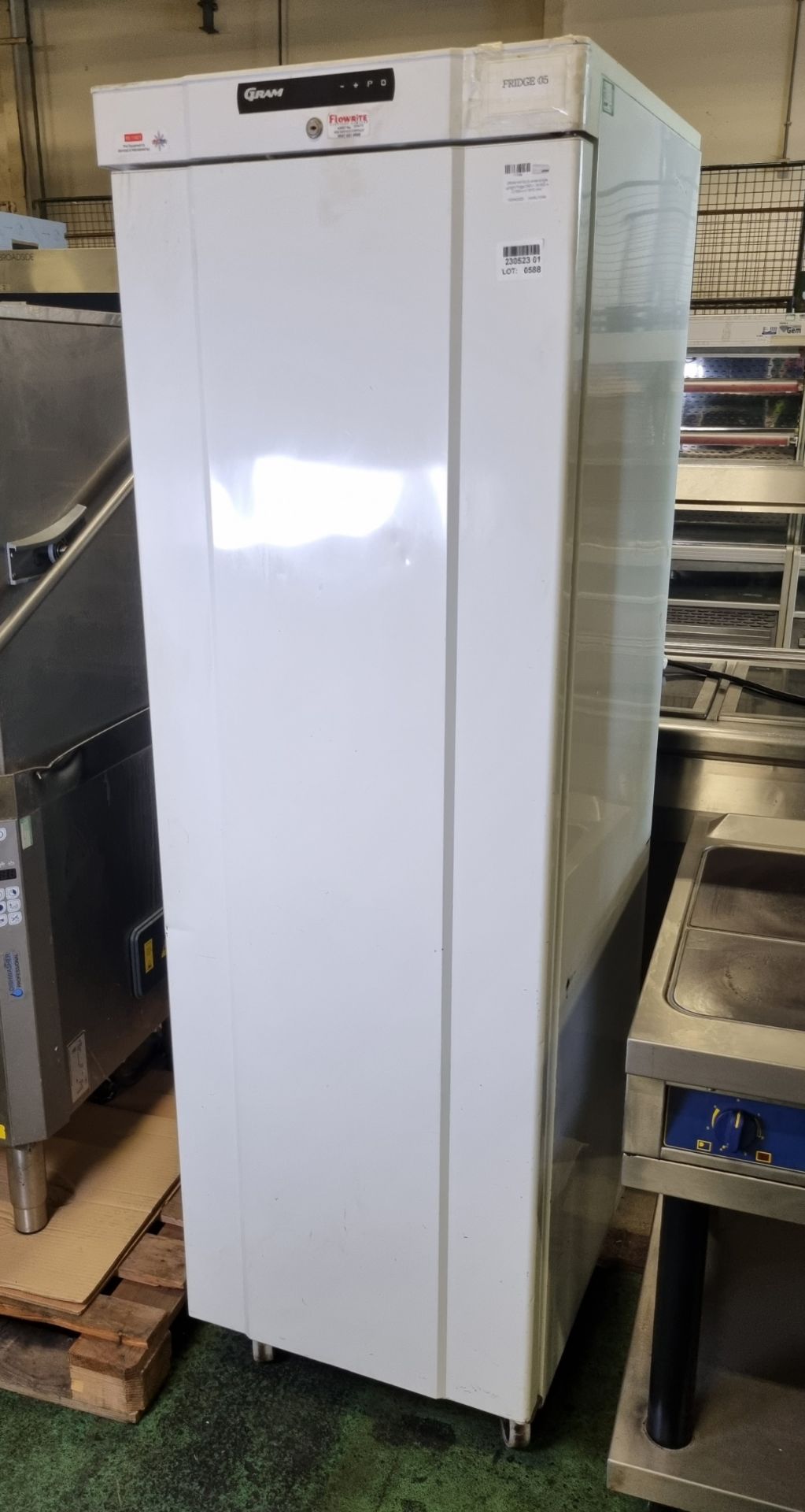 GRAM K410LG white single upright fridge 240V - W 600 x D 650 x H 1910 mm - Image 2 of 5