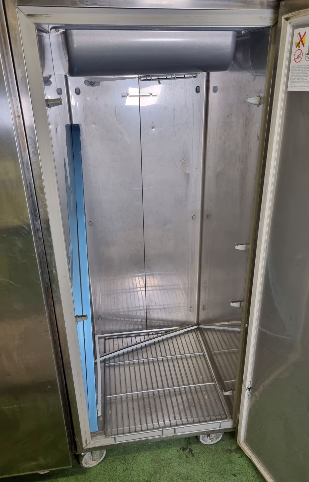 Electrolux RS06FX1FG stainless steel single door upright freezer - damaged sides - W 725 x D 790 - Image 3 of 3