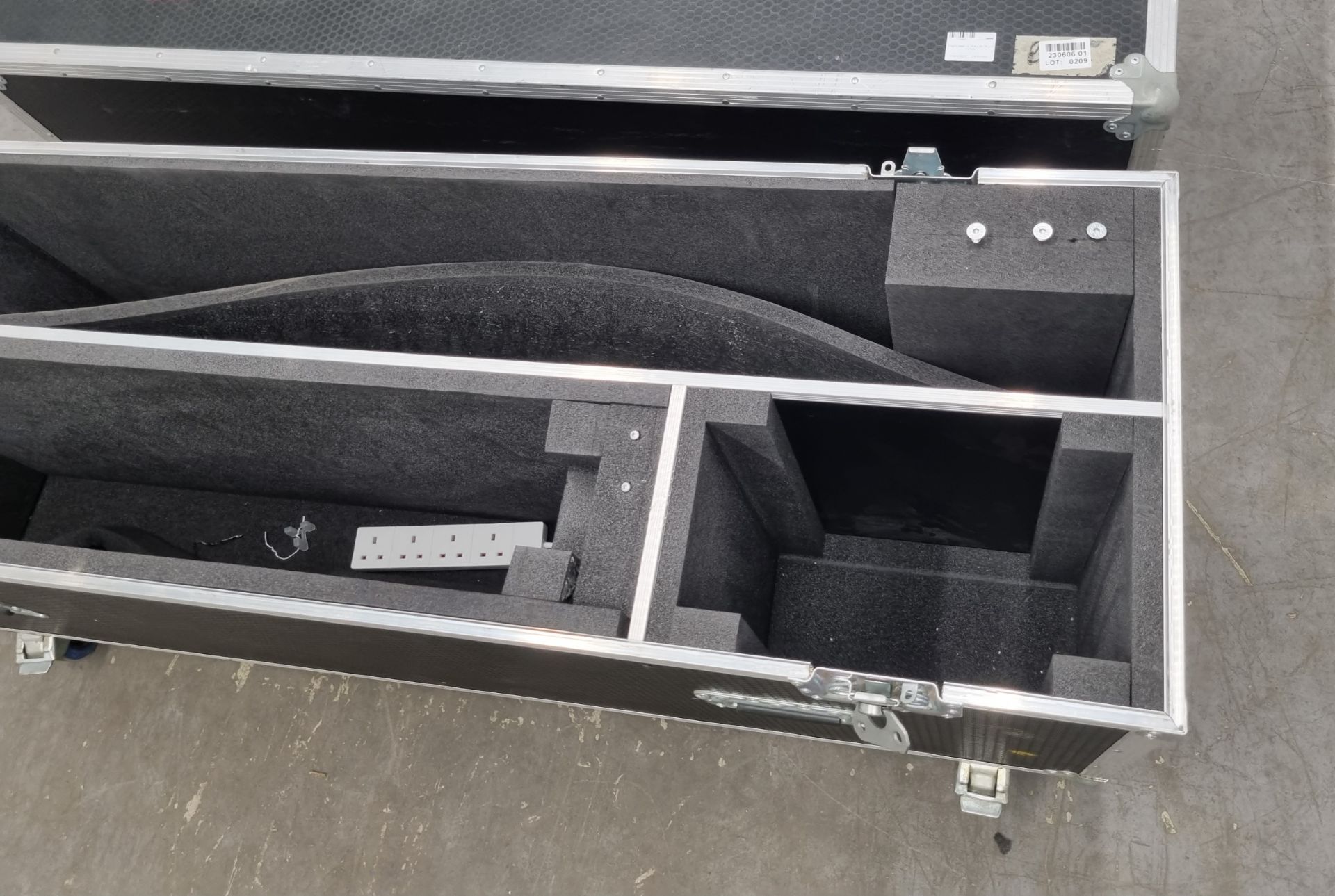 Mobile flight case - L 1540 x W 760 x H 1170mm - Image 7 of 7