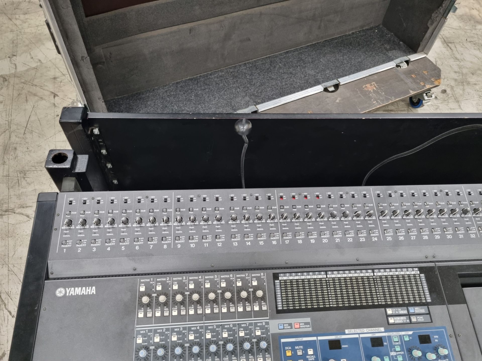 Yamaha PM5D 48 channel digital mixing console ( L 155 x D 125 x H 35cm) with 2 power supplies - Image 10 of 18