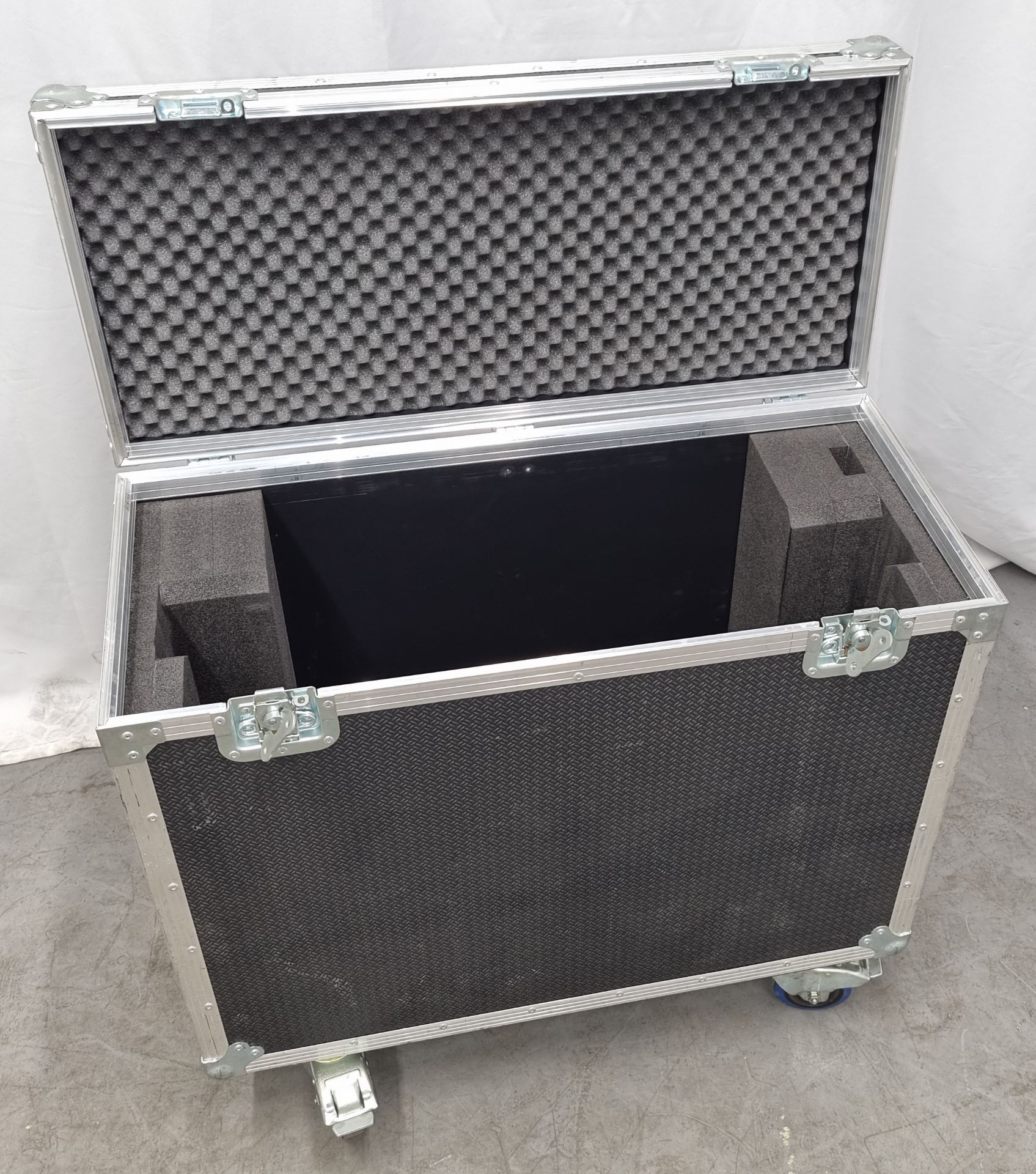 Mobile flight case - L 810 x W 360 x H 770mm