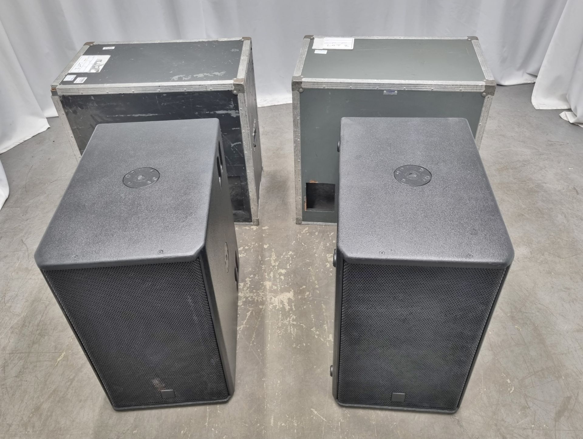 2x Logic LS300 15 inch subwoofer speakers in flight case - Image 2 of 9