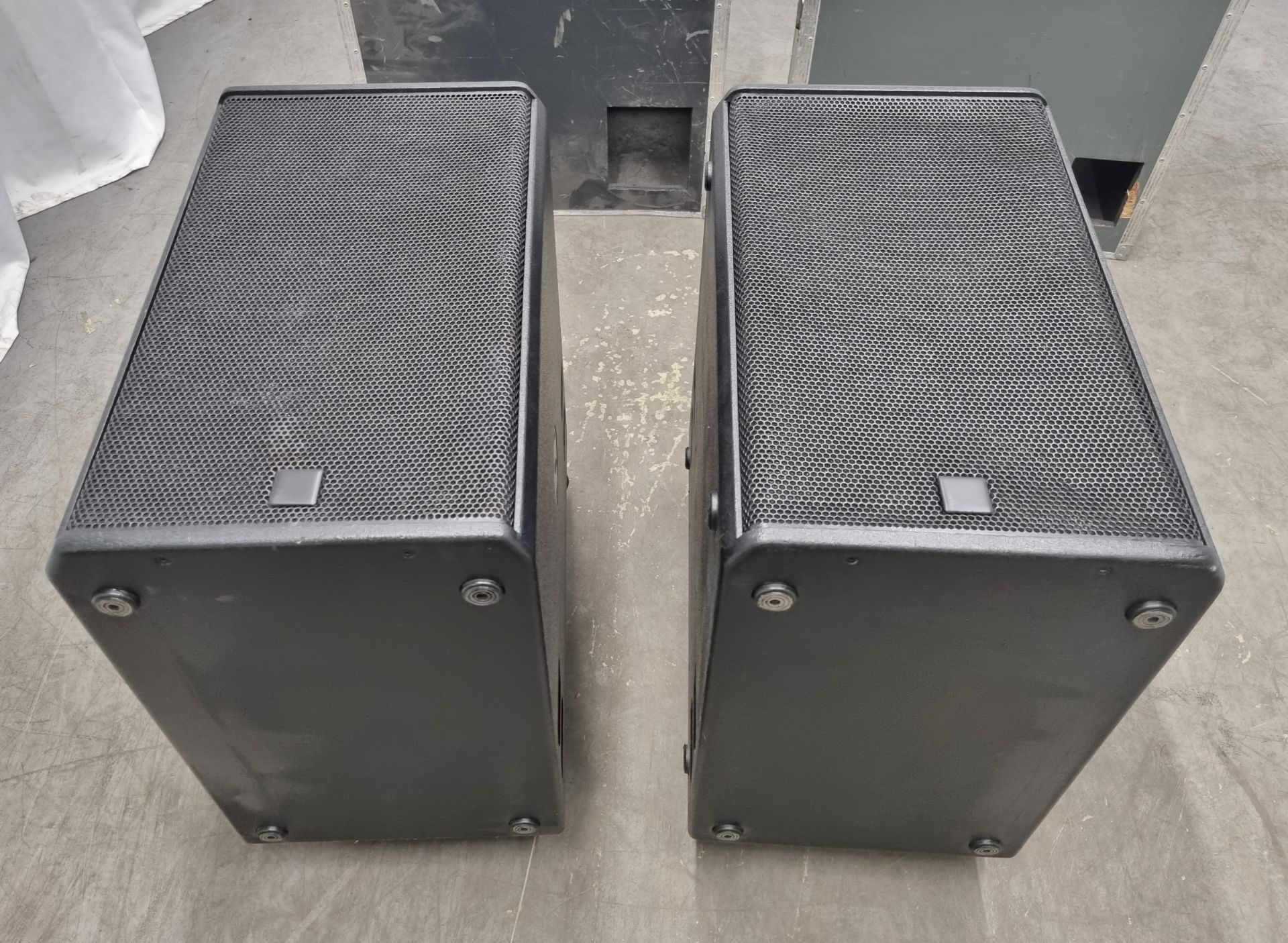 2x Logic LS300 15 inch subwoofer speakers in flight case - Image 8 of 9