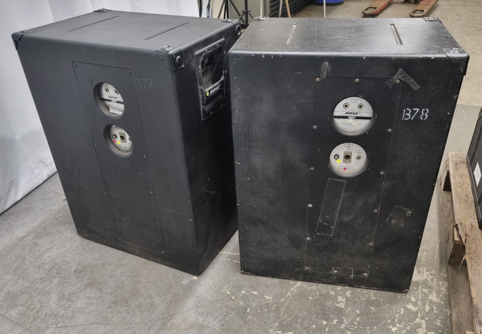 8x BOSE 802 series 2 speakers in cases, 2x BOSE 302 subwoofers with covers - Bild 4 aus 10