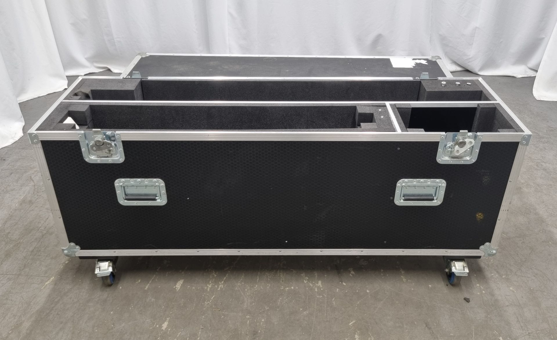 Mobile flight case - L 1540 x W 760 x H 1170mm - Image 4 of 7