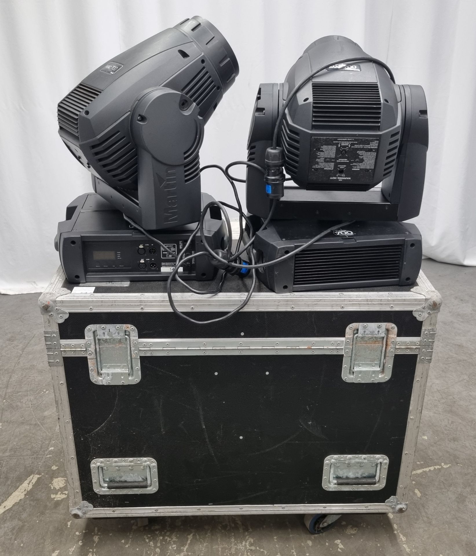 2x Martin Mac 700 wash lights with flight case - L 1200 x W 590 x H 740mm - Image 4 of 9