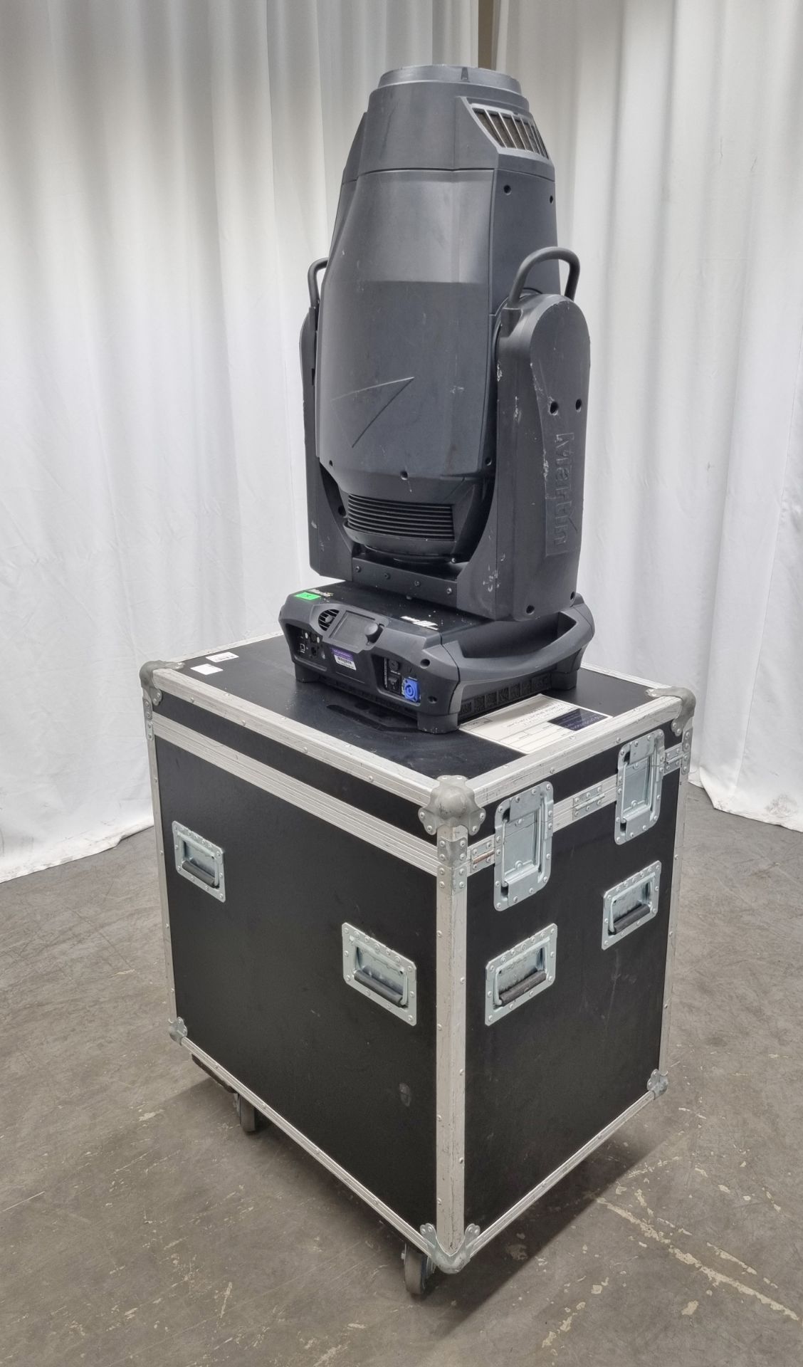 Martin Mac III Profile 1800W high output moving light with flight case on wheels - L 800 x W 600 x H - Image 2 of 8
