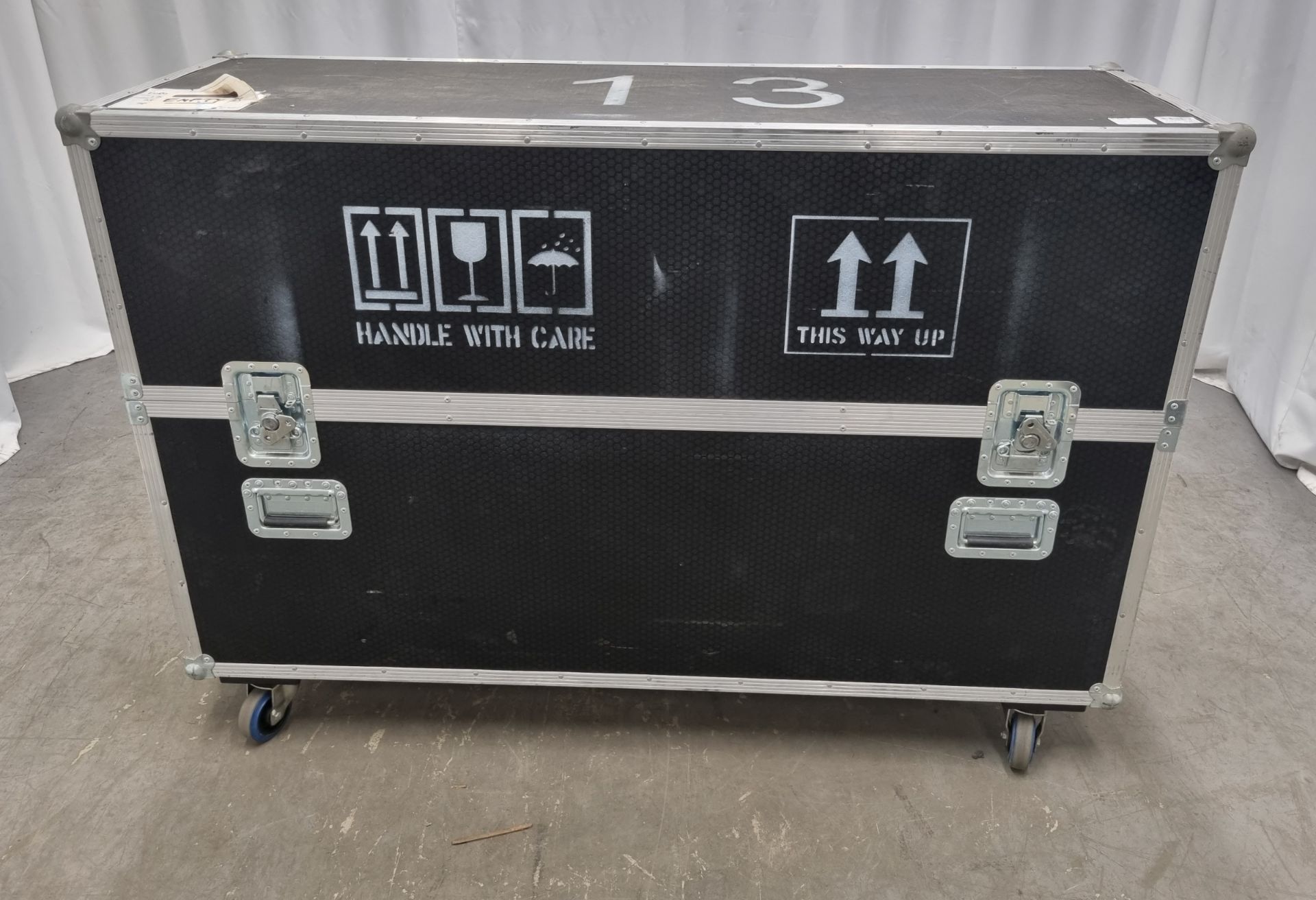 Mobile flight case - L 1540 x W 540 x H 1100mm