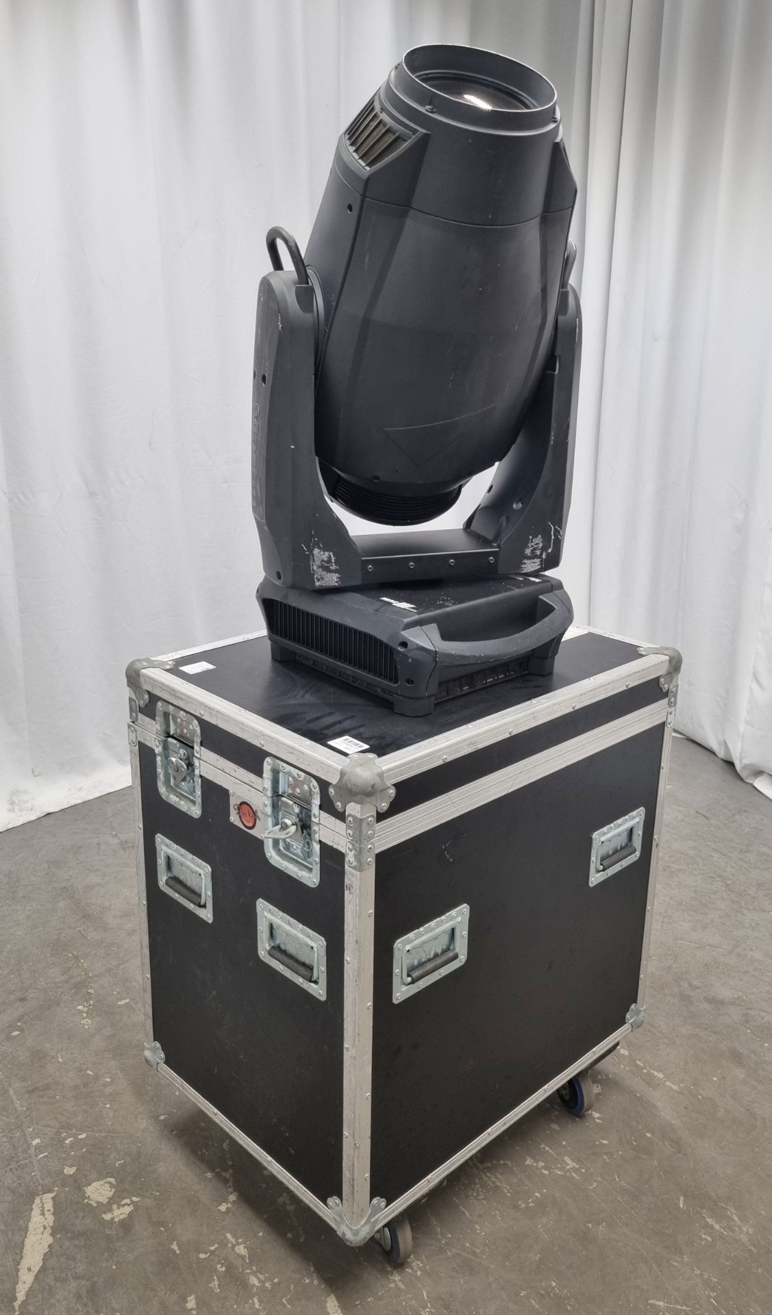 Martin Mac III Profile 1800W high output moving light with flight case on wheels - L 800 x W 600 - Image 2 of 8