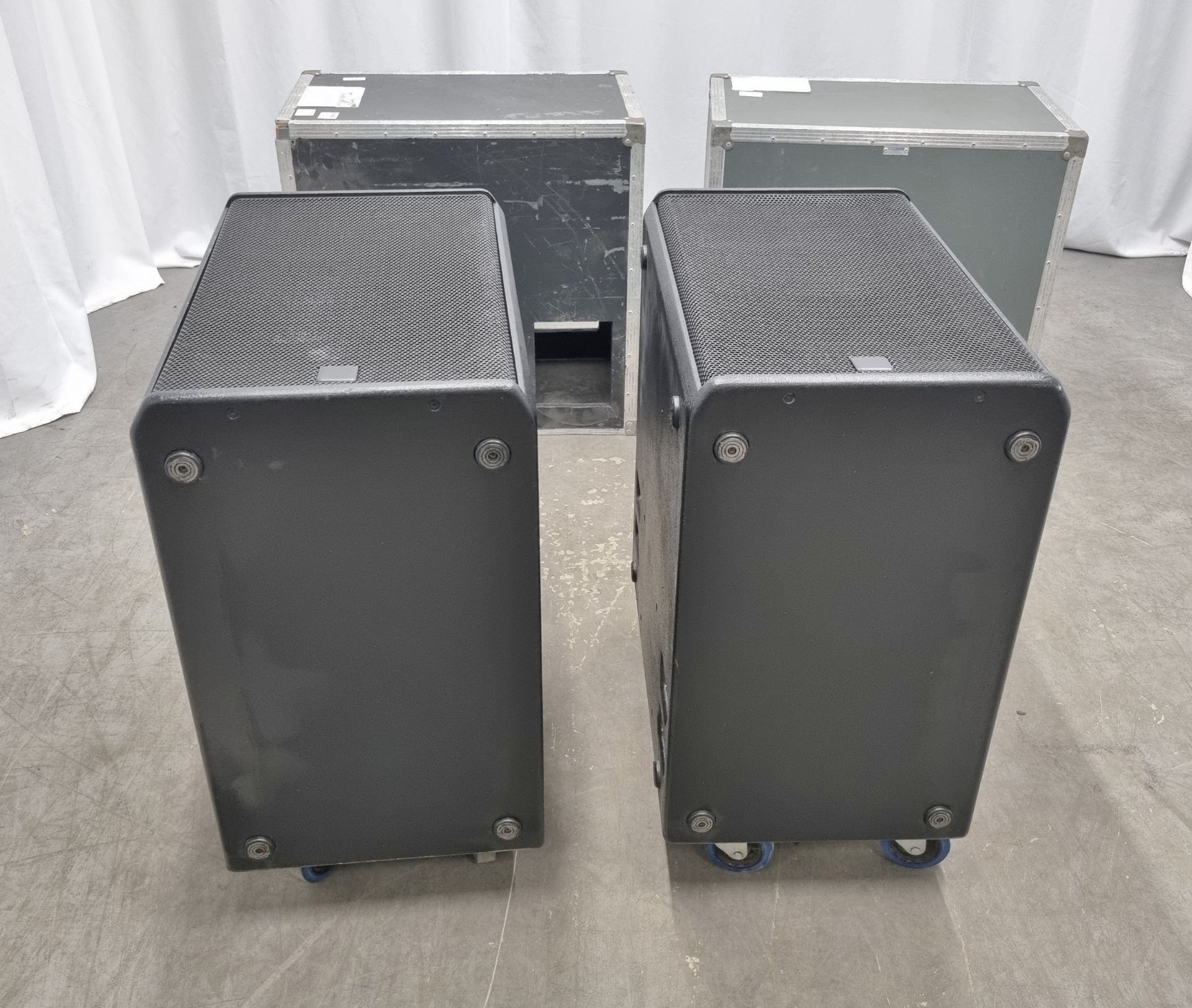 2x Logic LS300 15 inch subwoofer speakers in flight case - Image 7 of 9