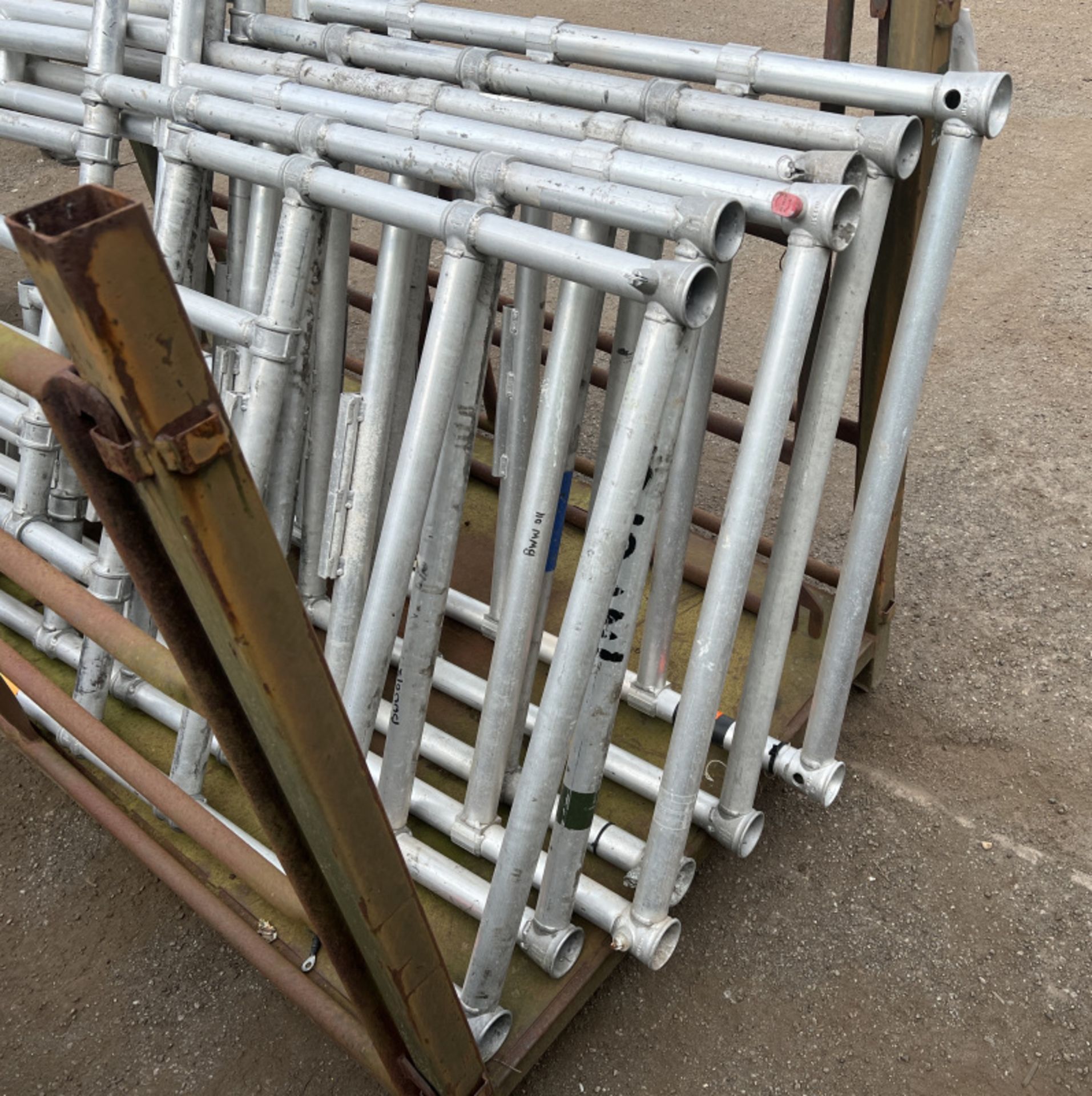6x Aluminium 4-5 Rung scaffold sections with coupling - Image 2 of 3