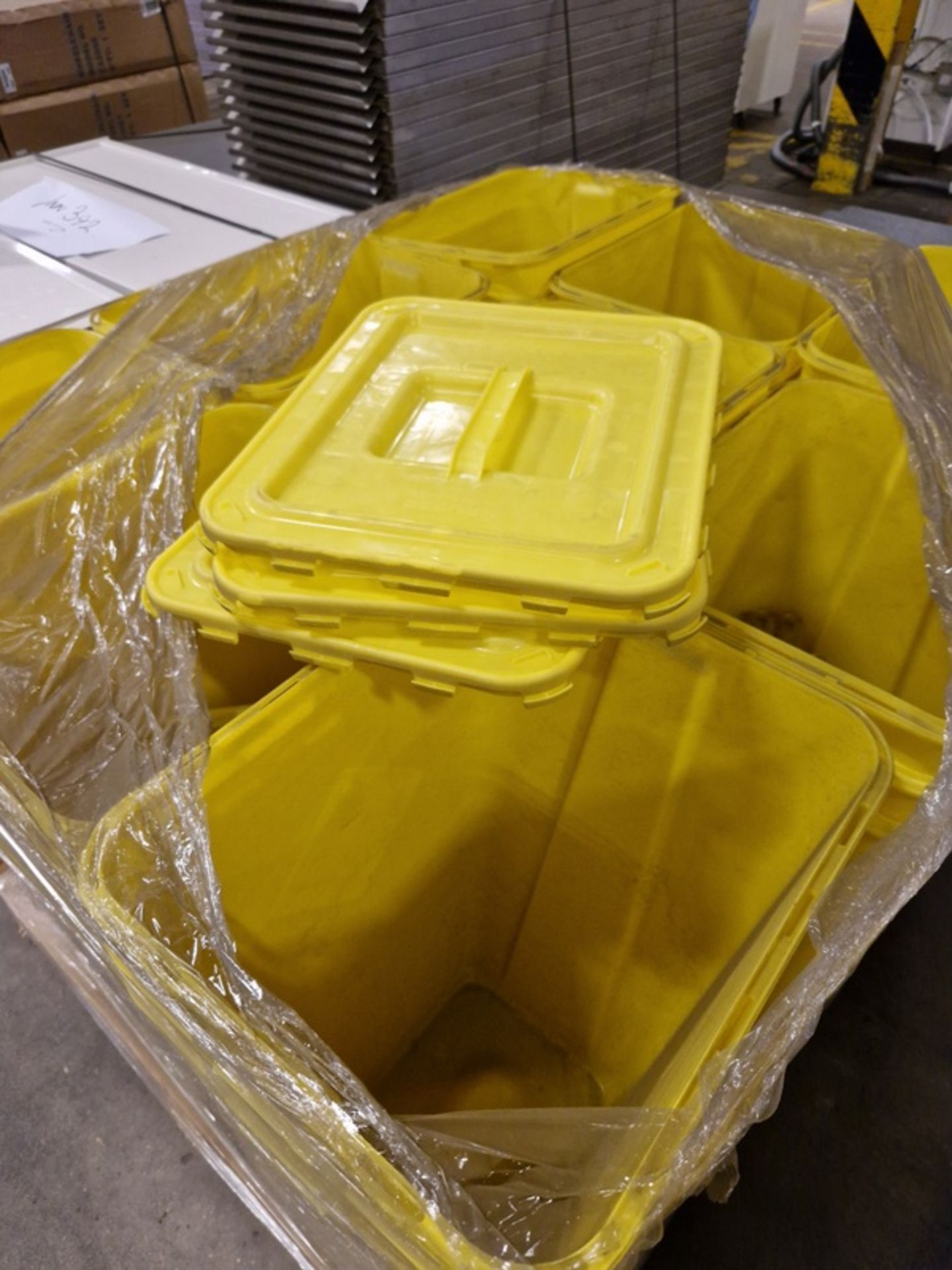 Approx 50 pallet spaces of sharps bins – itemised list in the description with quantities - Bild 19 aus 23