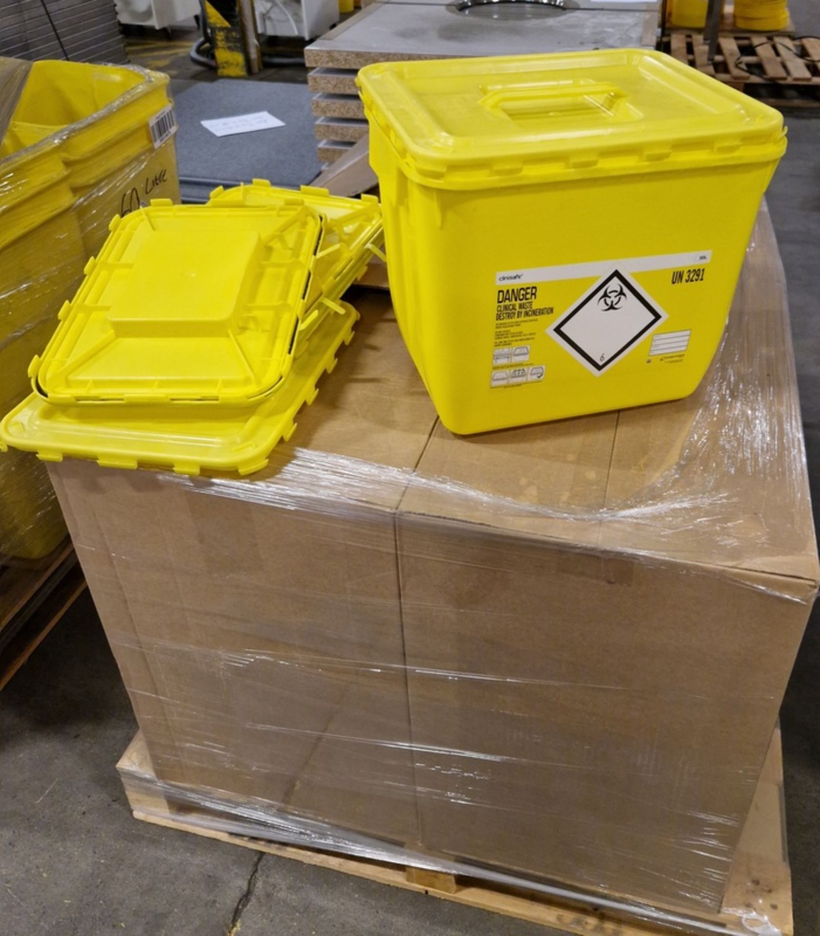 Approx 50 pallet spaces of sharps bins – itemised list in the description with quantities - Bild 20 aus 23