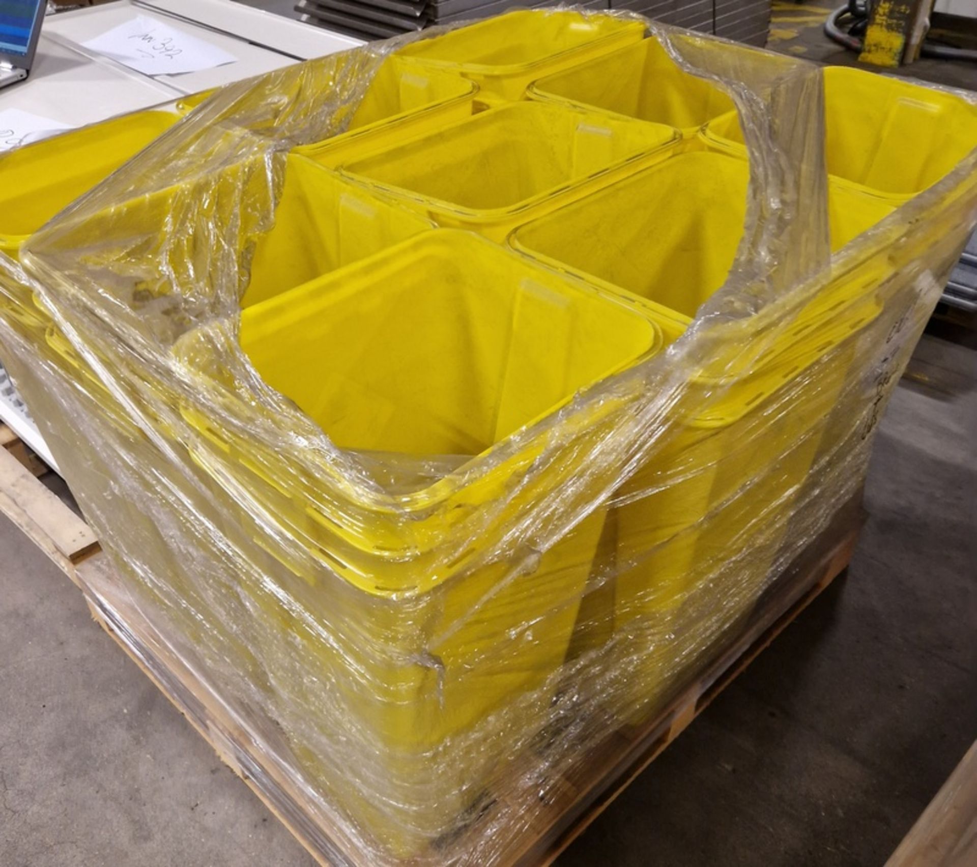 Approx 50 pallet spaces of sharps bins – itemised list in the description with quantities - Bild 18 aus 23