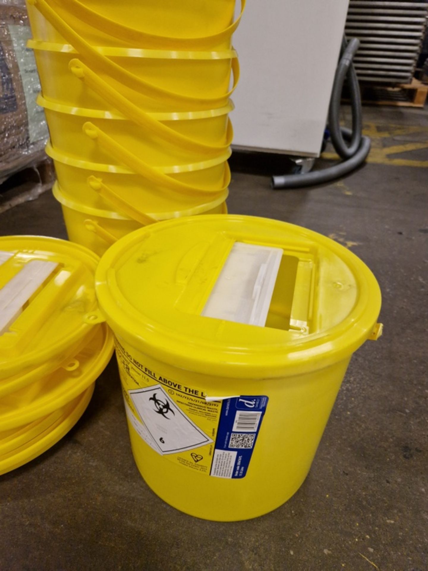 Approx 50 pallet spaces of sharps bins – itemised list in the description with quantities - Bild 3 aus 23