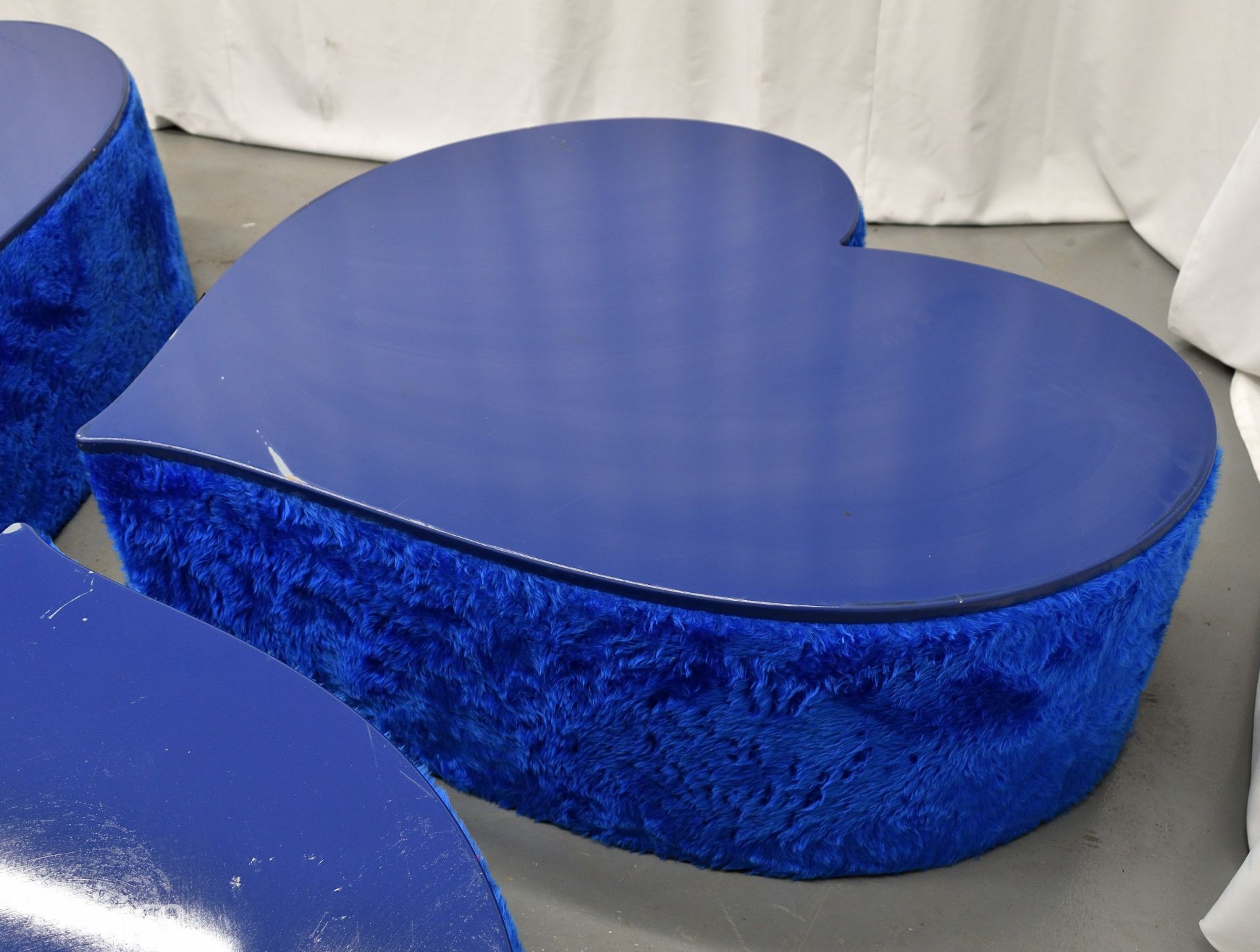 4x Asymmetrical heart shaped blue fur-covered wooden tables from countries' seating area - Image 11 of 18