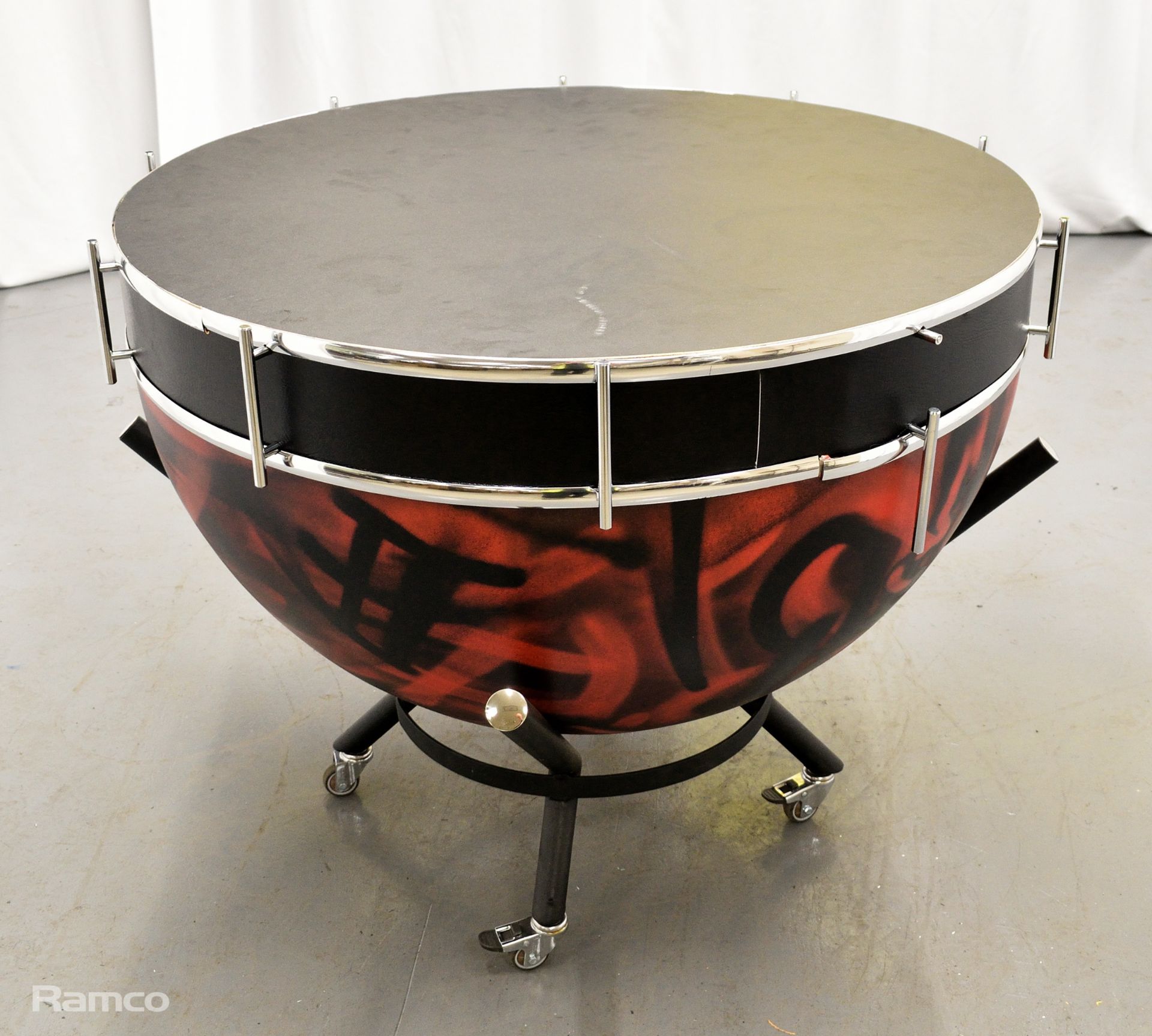 2x Large prop drums from Kalush Orchestra's live performance of 'Stefania' in the Grand Final - Bild 9 aus 17