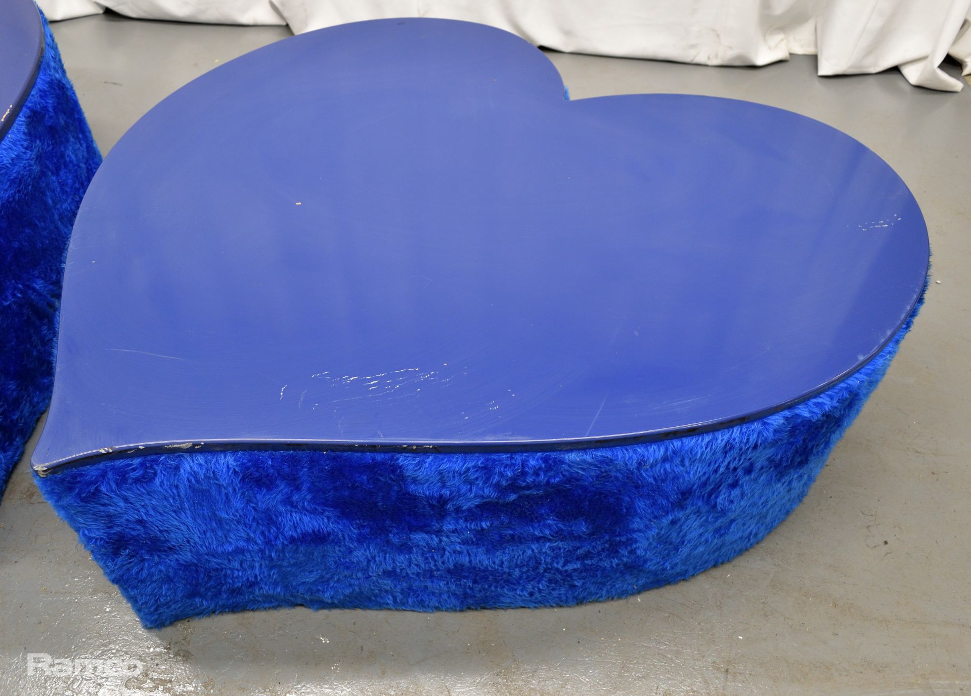 4x Asymmetrical heart shaped blue fur-covered wooden tables from countries' seating area - Image 9 of 18
