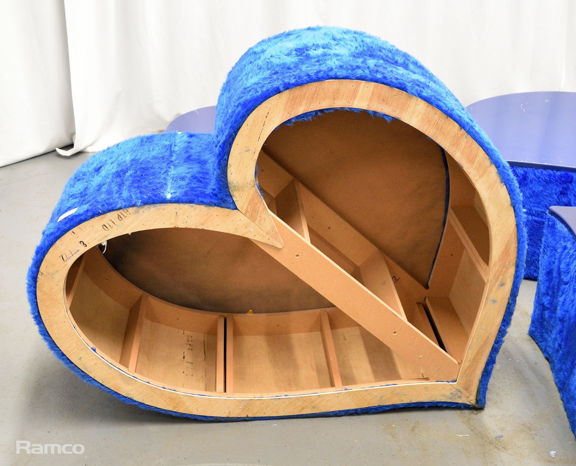 4x Asymmetrical heart shaped blue fur-covered wooden tables from countries' seating area - Image 16 of 16