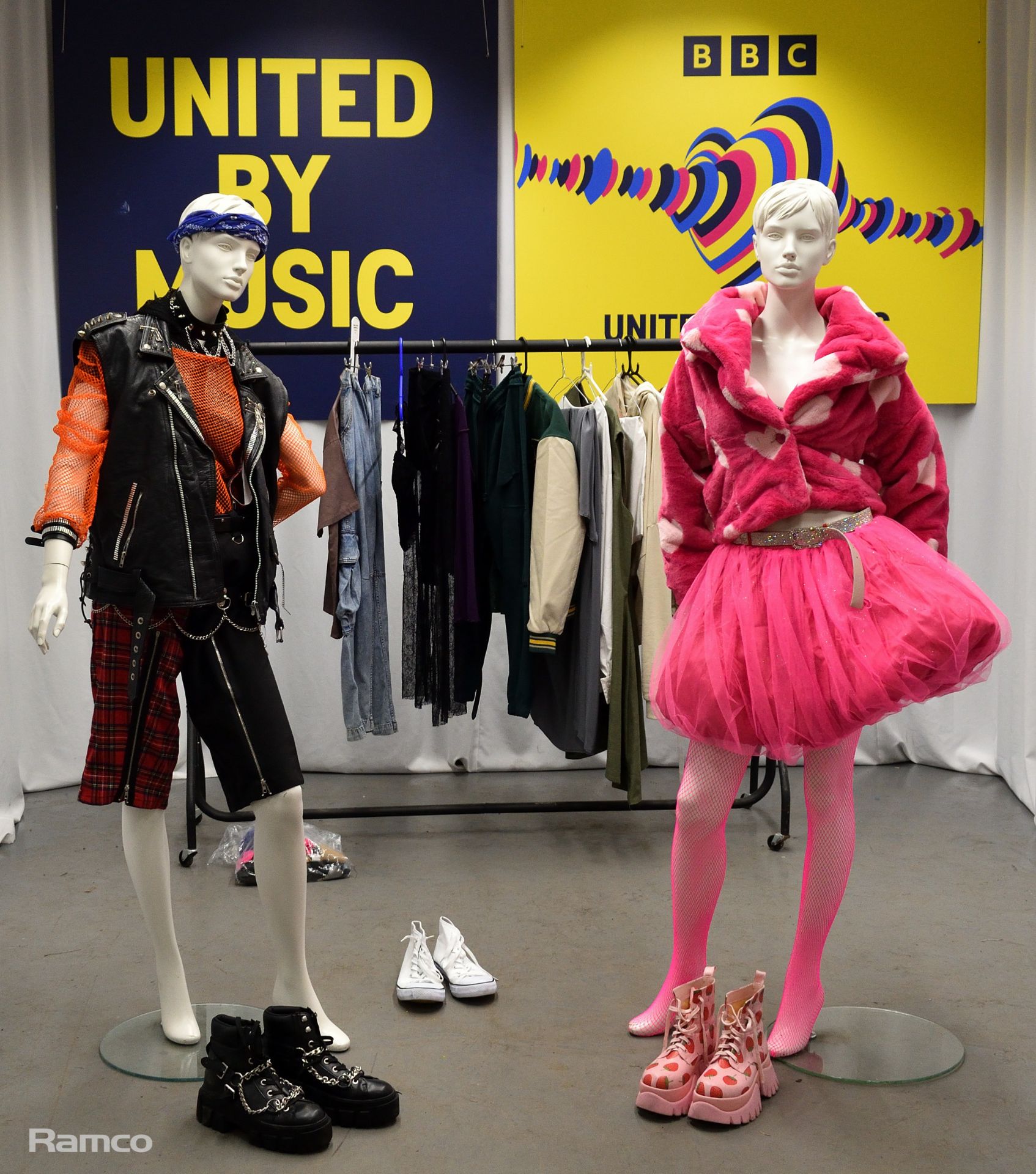 Outfits worn by backing dancers during the performance of 'Be Who You Wanna Be - Medley'