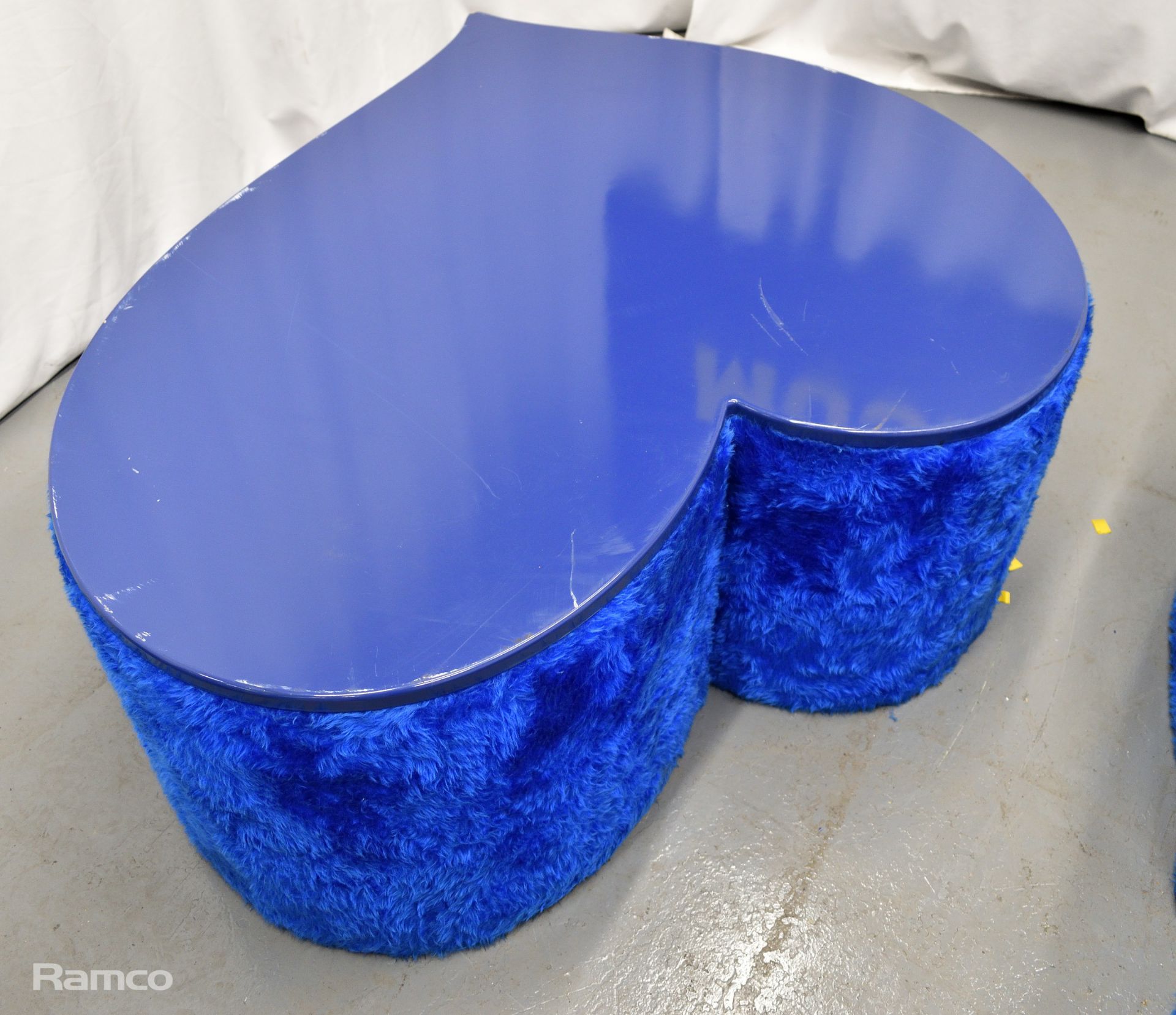 4x Asymmetrical heart shaped blue fur-covered wooden tables from countries' seating area - Image 8 of 18