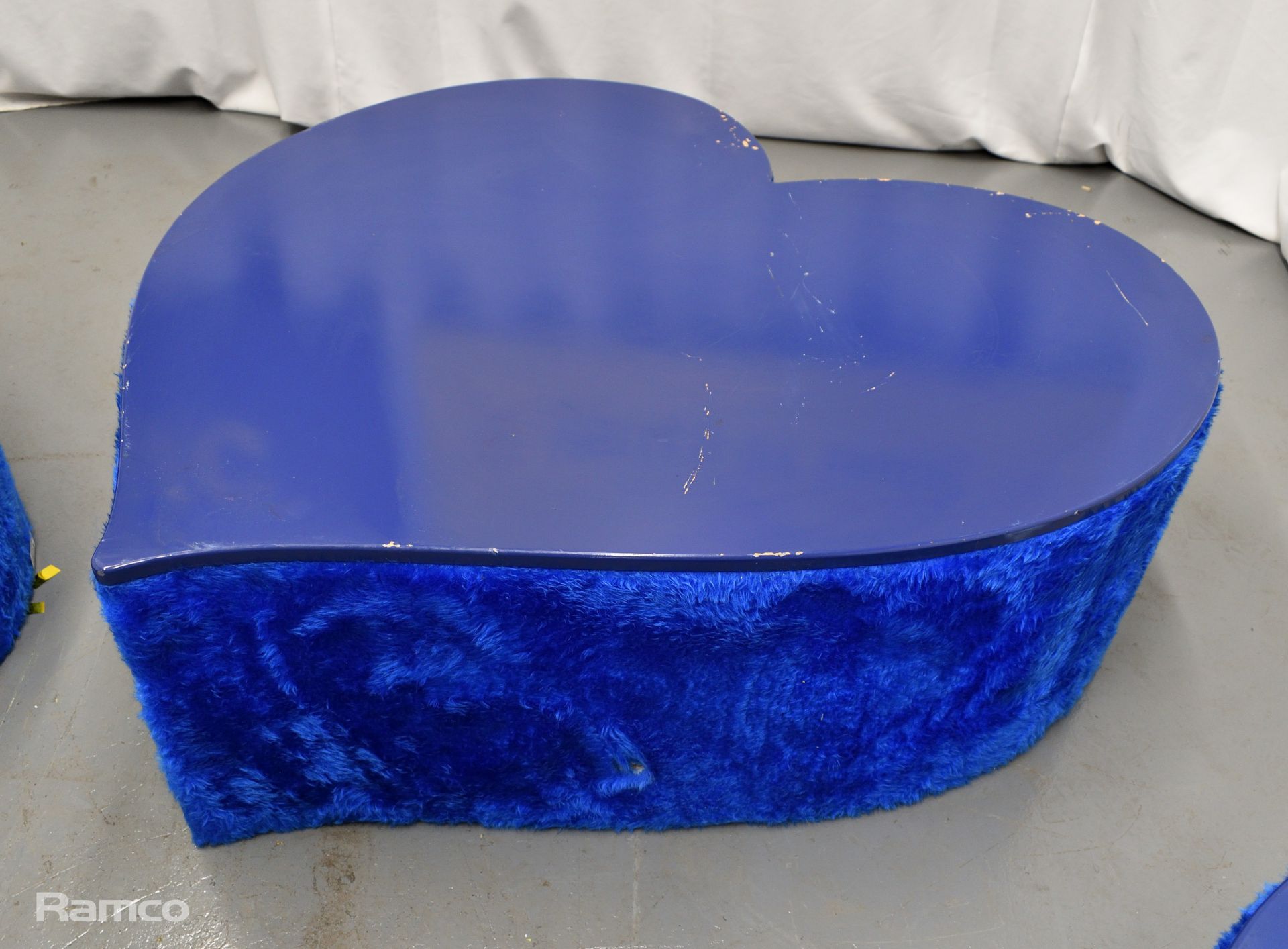 4x Asymmetrical heart shaped blue fur-covered wooden tables from countries' seating area - Image 12 of 18