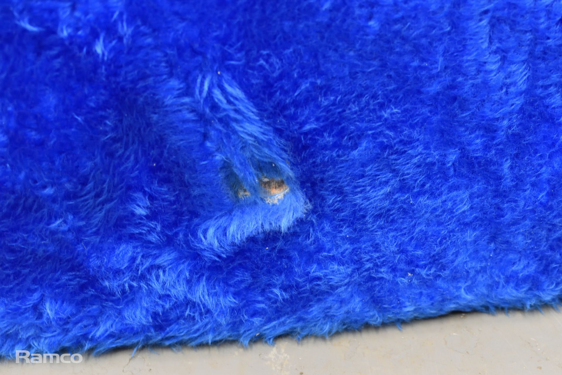 4x Asymmetrical heart shaped blue fur-covered wooden tables from countries' seating area - Image 13 of 18