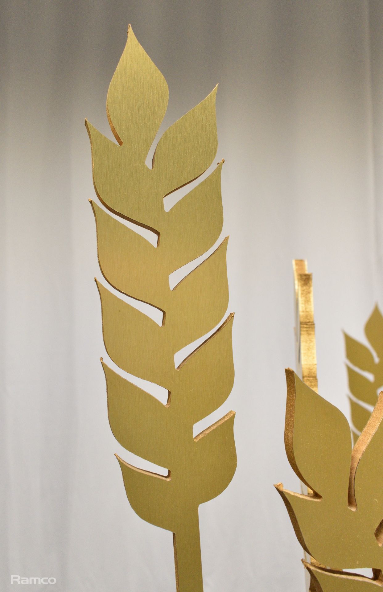 2x Wheat sheaf stage decoration used in the 'United by Music' performance by Mariya Yaremchuck - Bild 6 aus 12