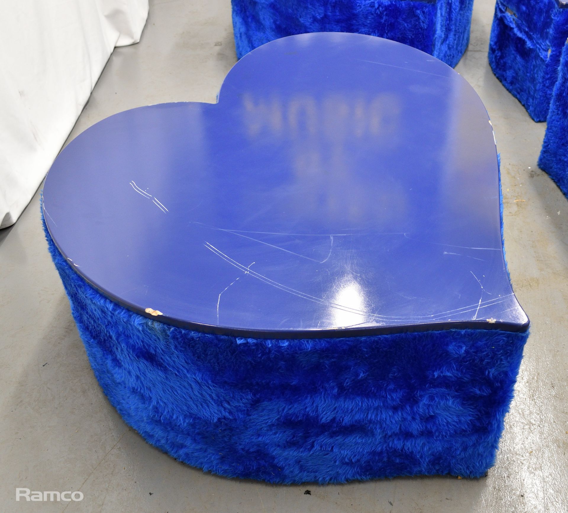 4x Asymmetrical heart shaped blue fur-covered wooden tables from countries' seating area - Image 4 of 18