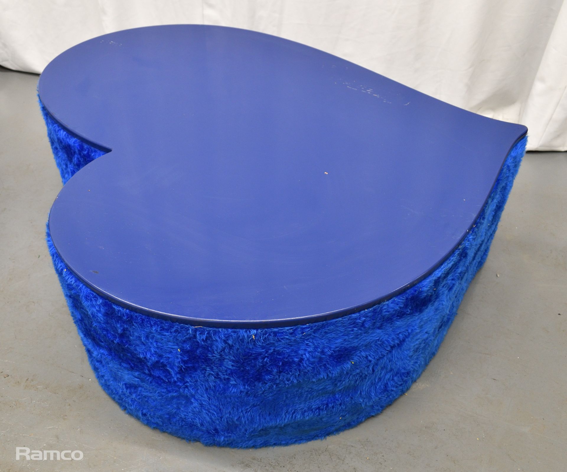4x Asymmetrical heart shaped blue fur-covered wooden tables from countries' seating area - Image 10 of 18