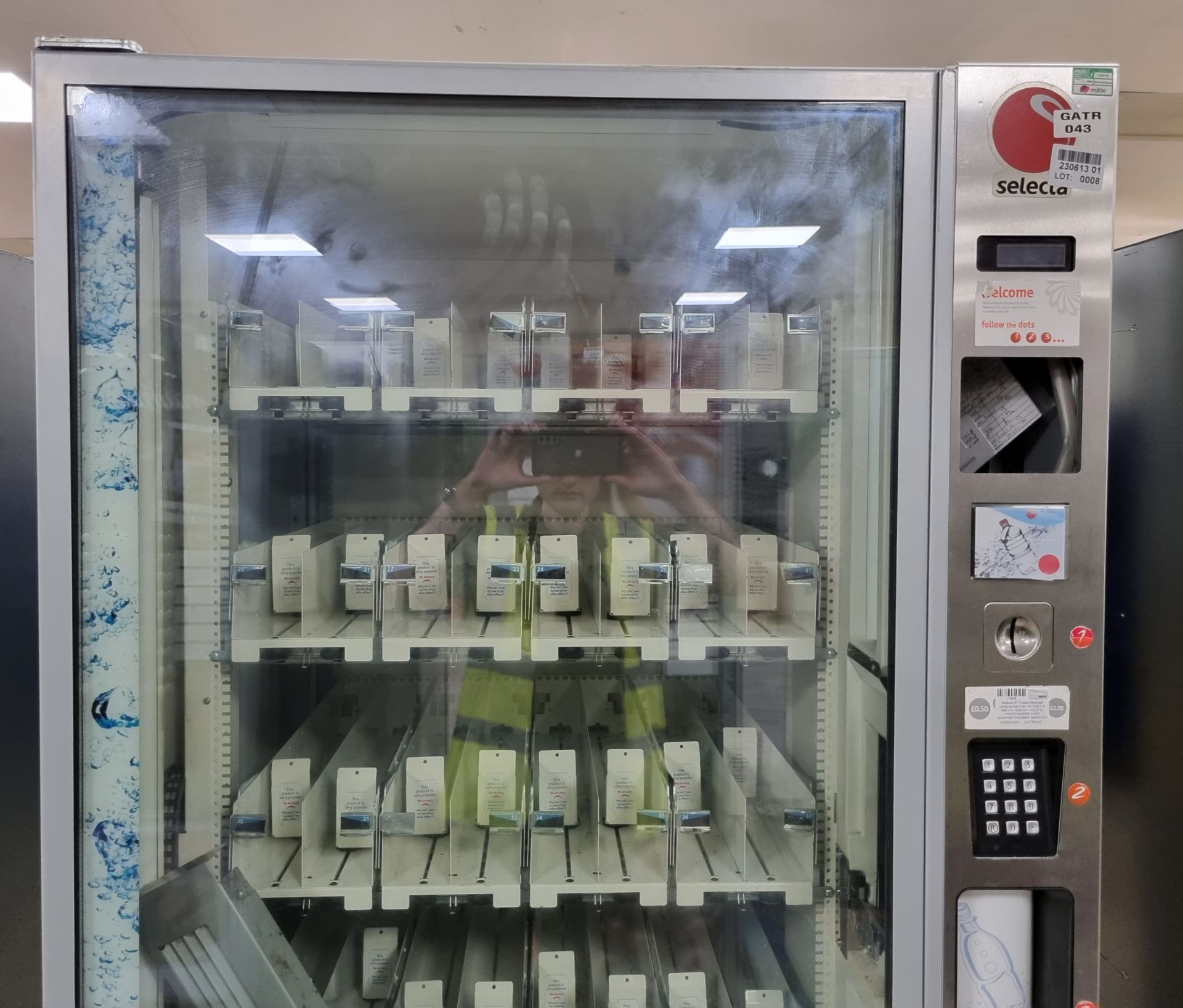 Selecta ST Tropez beverage vending machine - W 1000 x D 880 x H 1930mm - HOLE IN FRONT - Bild 4 aus 7